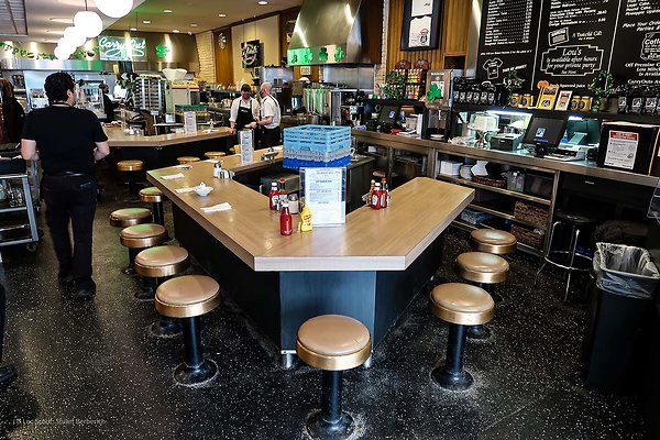 Lou Mitchell&apos;s 32 - www.scout911.com