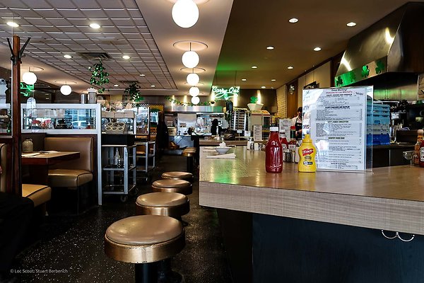 Lou Mitchell&apos;s 33 - www.scout911.com