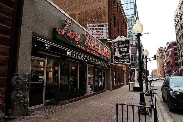 Lou Mitchell&apos;s 28 - www.scout911.com