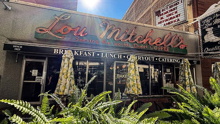 Lou Mitchell&apos;s 21 - www.scout911.com