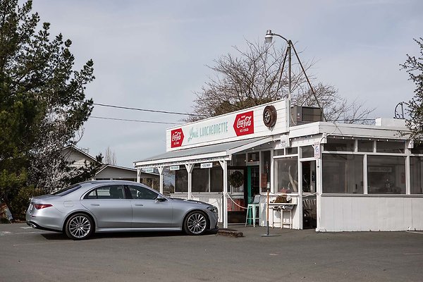 lous luncheonette