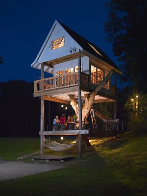 TreehouseDuskExt 0319D.jpg