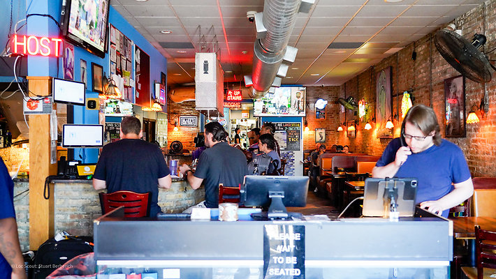 Pequod&apos;s Pizza 2