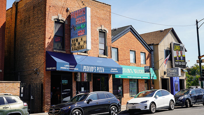 Pequod&apos;s Pizza 26