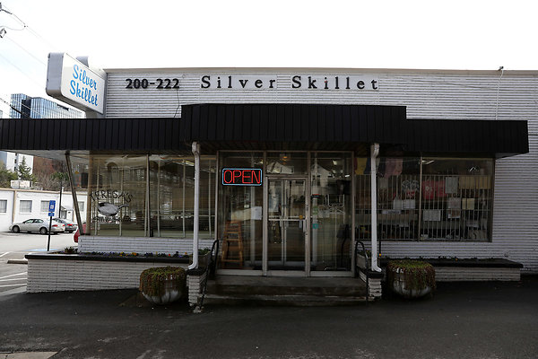 The Silver Skillet 0005