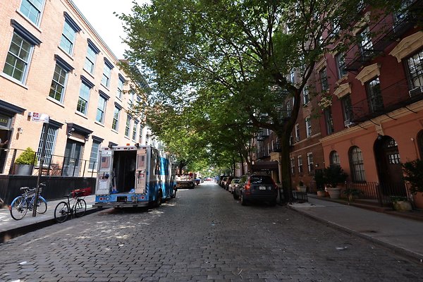 W 12TH ST (WASHINGTON-GREENWICH)