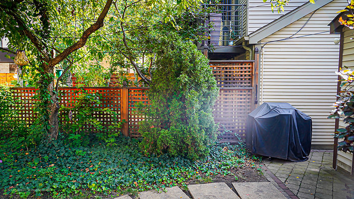 2045 W Evergreen 9