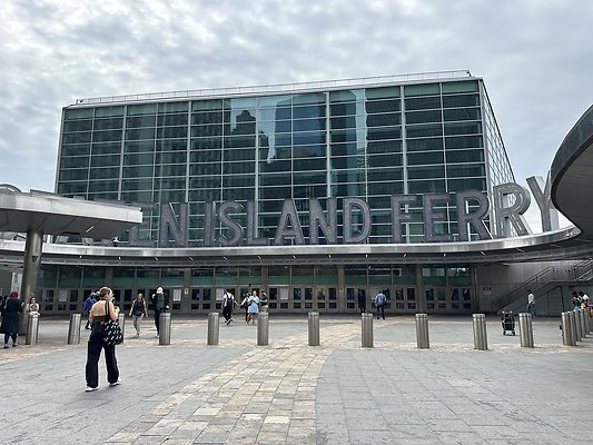 STATEN ISLAND FERRY � STATUE OF LIBERTY
