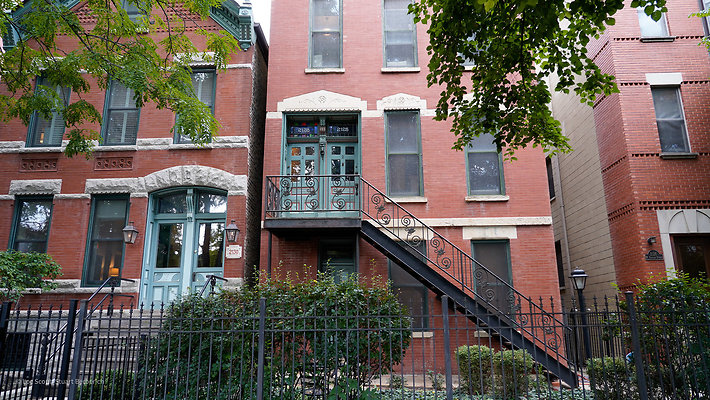 2128 W Schiller 17