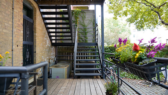 2128 W Schiller 15