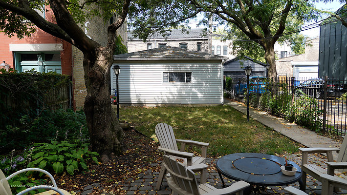 2128 W Schiller 12