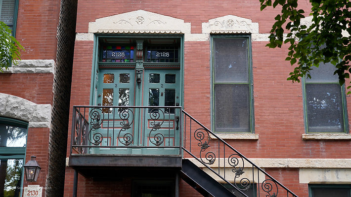 2128 W Schiller 18