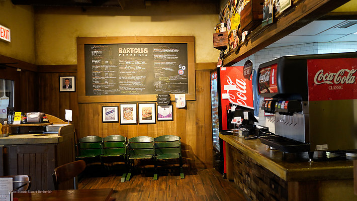 Bartoli&apos;s Pizza 10
