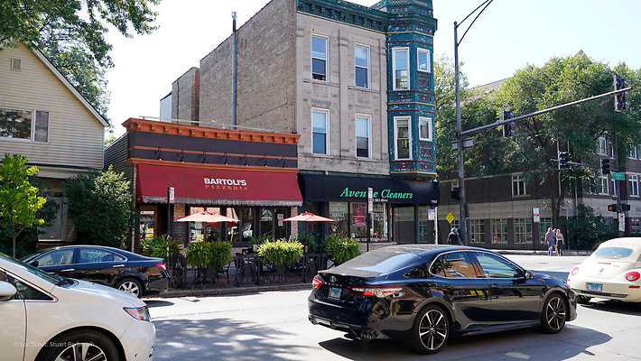 Bartoli&apos;s Pizza 18